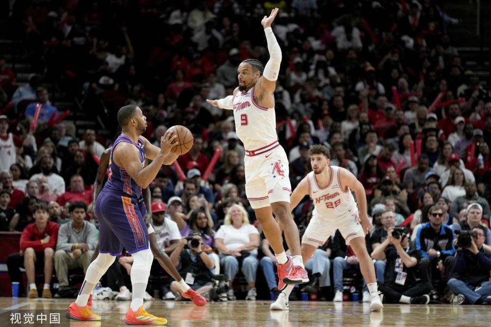 球迷们纷纷 球迷们纷纷